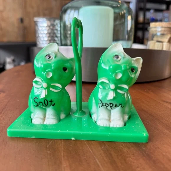 Vintage Green Cat Salt and Pepper Shakers - Picture 2 of 9